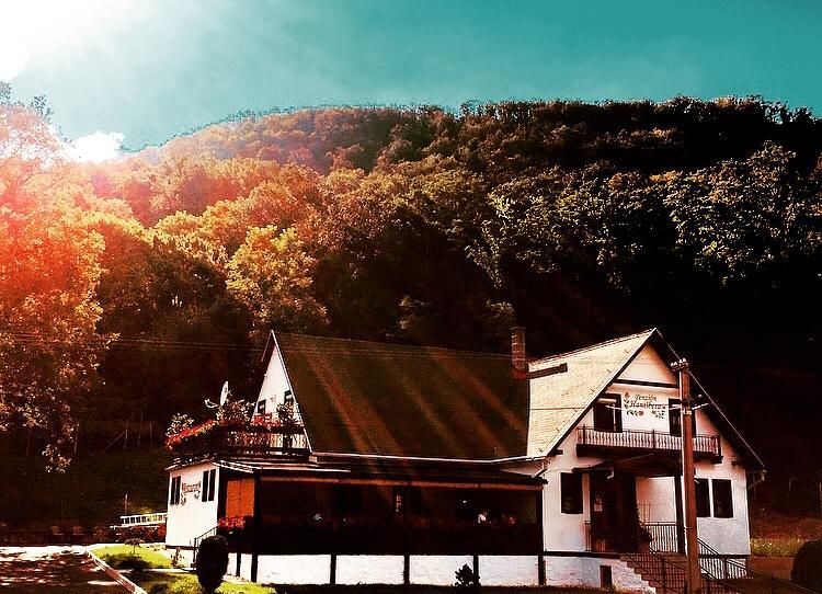 Penzion A Restauracia Hanisberg Krupina エクステリア 写真