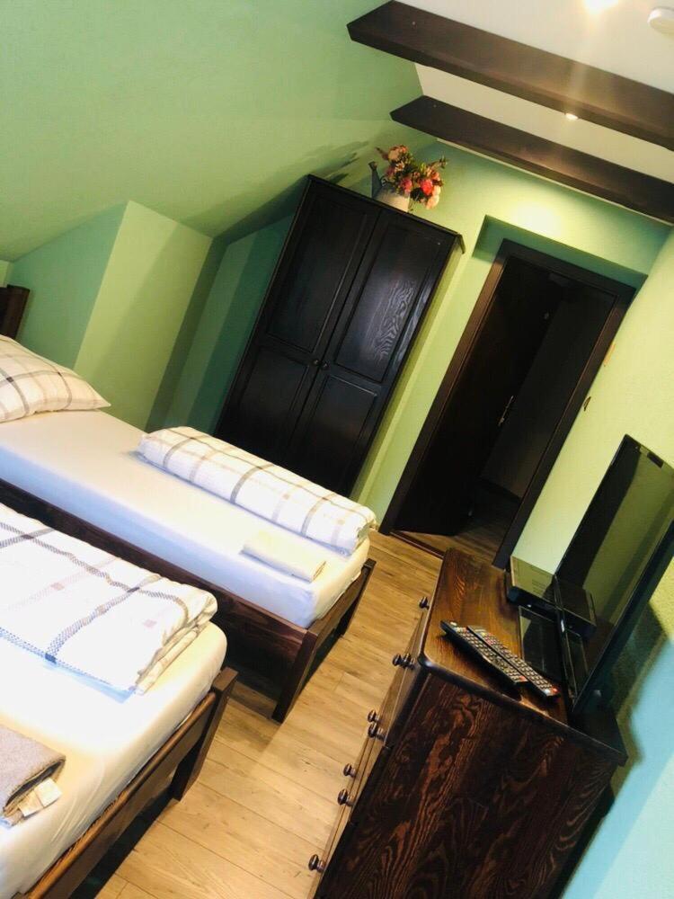 Penzion A Restauracia Hanisberg Krupina エクステリア 写真