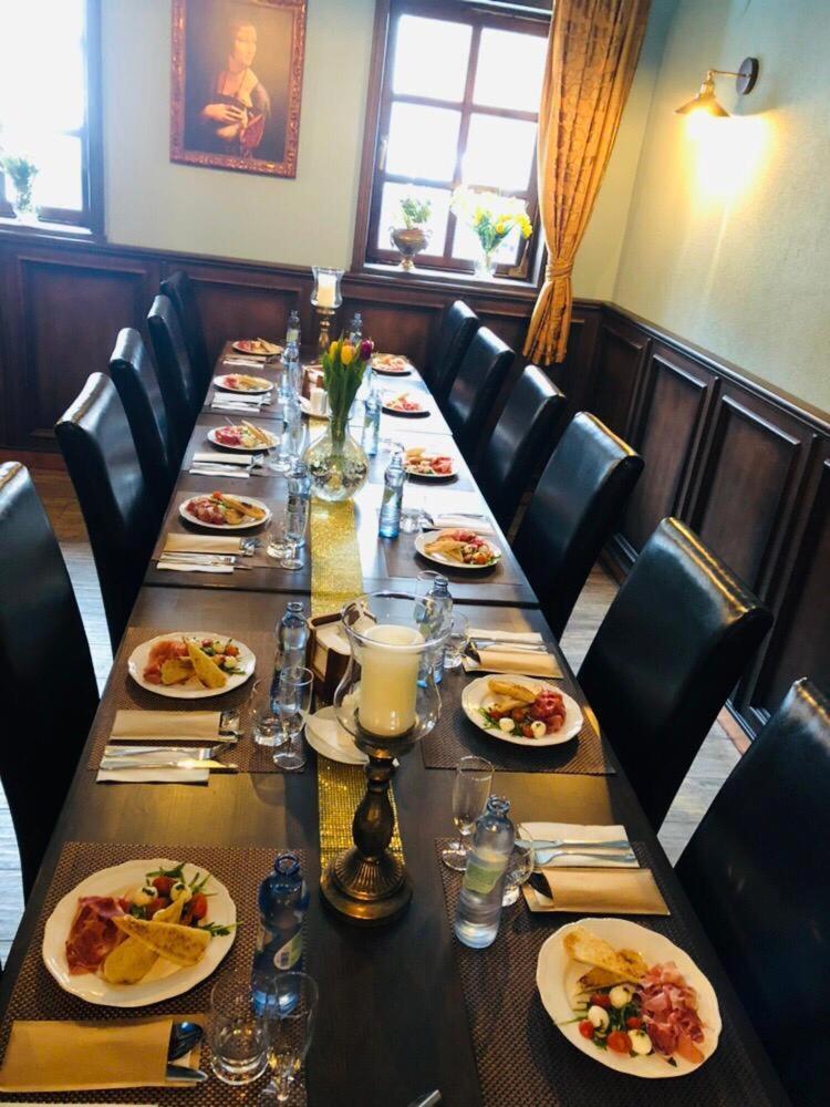 Penzion A Restauracia Hanisberg Krupina エクステリア 写真