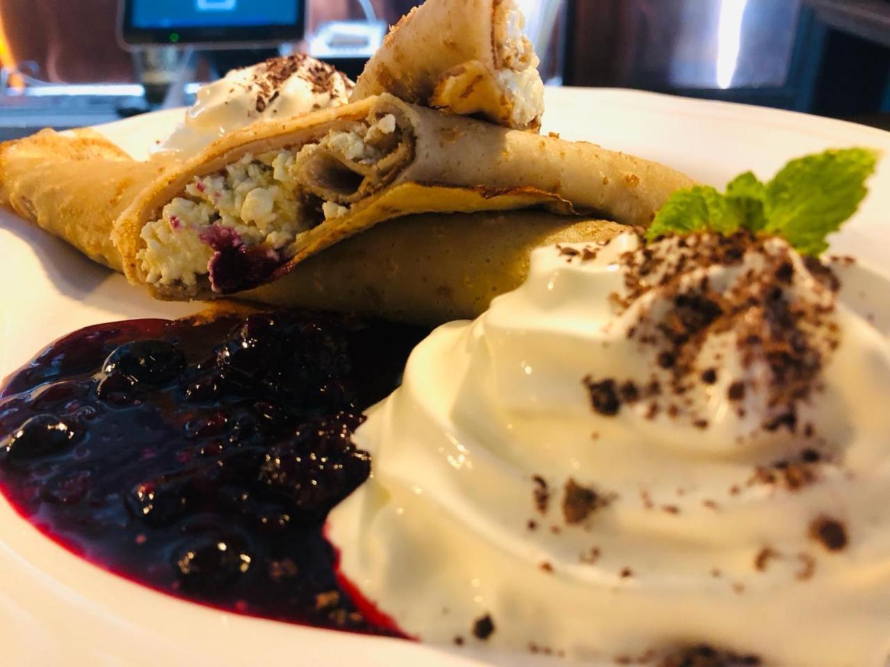 Penzion A Restauracia Hanisberg Krupina エクステリア 写真