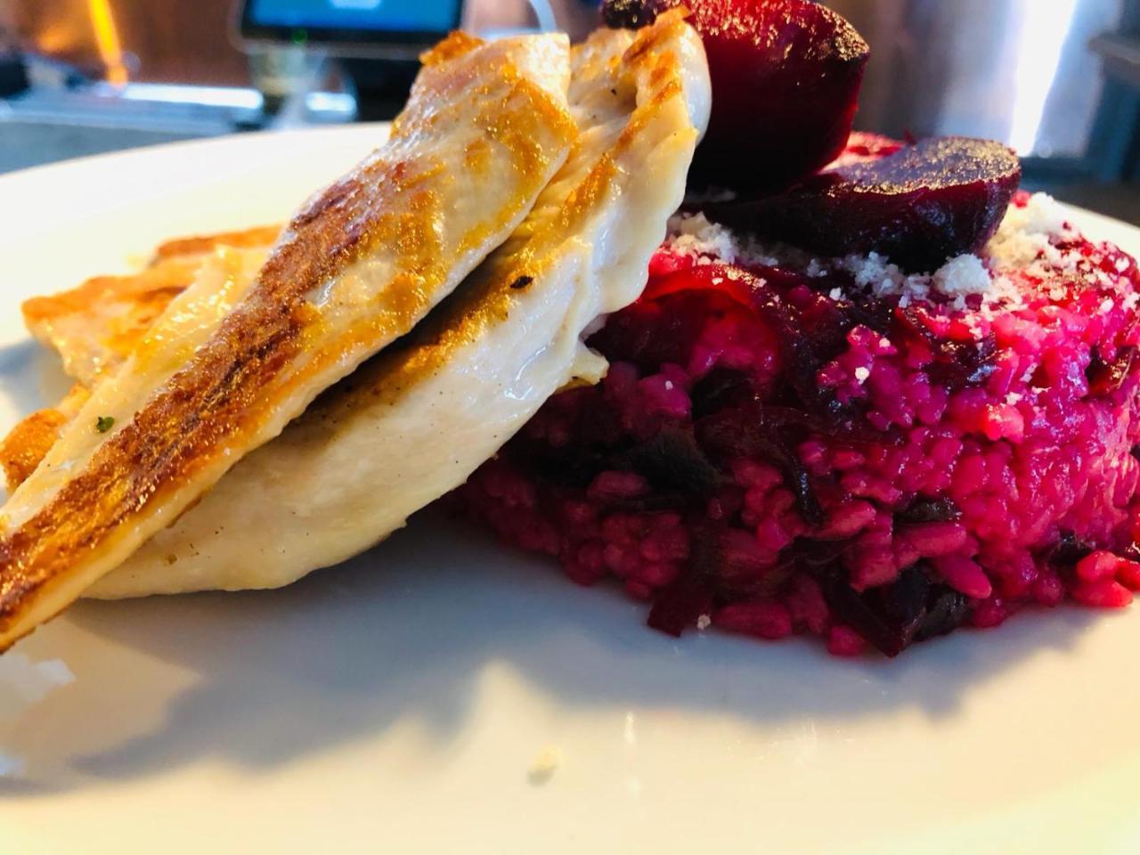 Penzion A Restauracia Hanisberg Krupina エクステリア 写真
