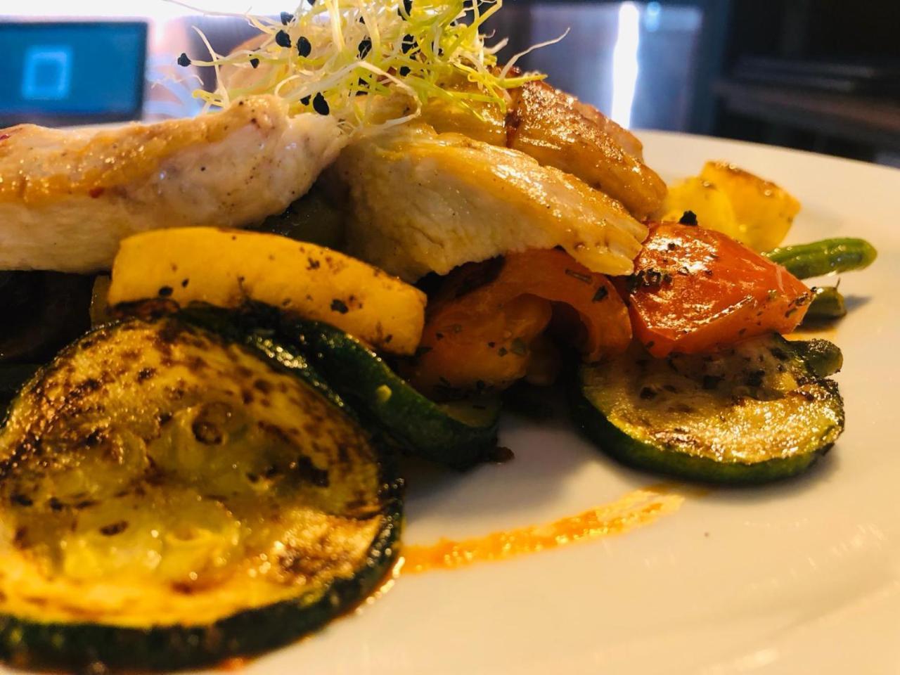 Penzion A Restauracia Hanisberg Krupina エクステリア 写真